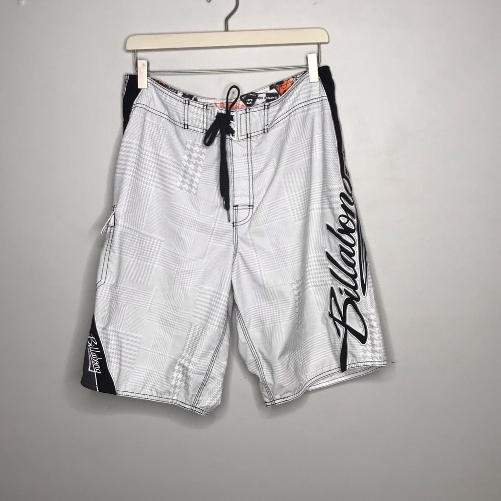 Billabong White & Multicolor Board Shorts Size 33